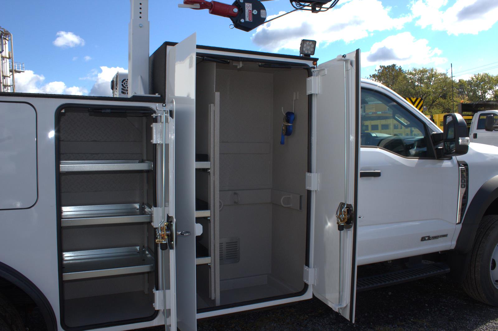 2024 Titan 38 Ford F600 Regular Cab Hollidaysburg, PA. - Image 5
