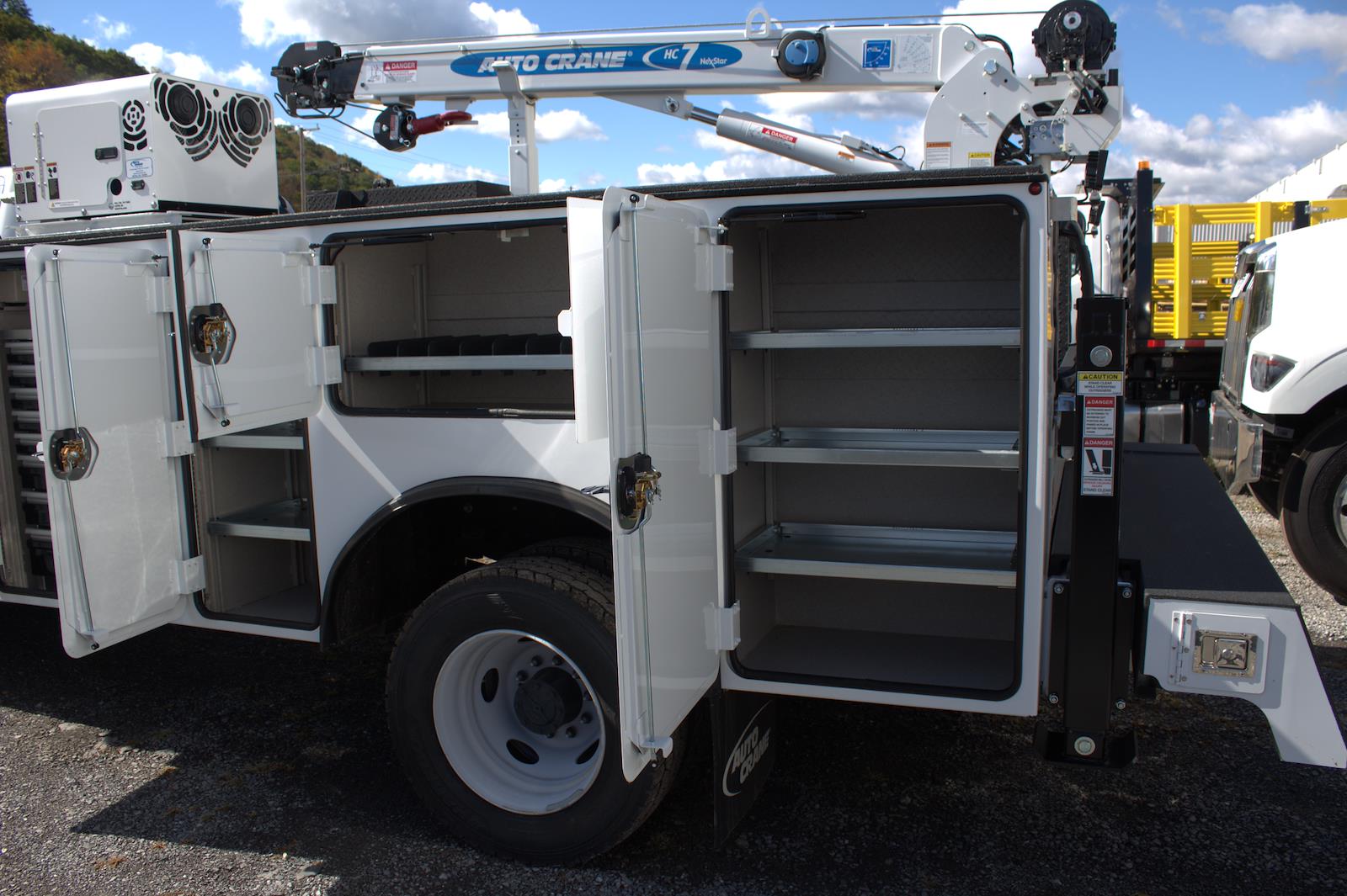 2024 Titan 38 Ford F600 Regular Cab Hollidaysburg, PA. - Image 2
