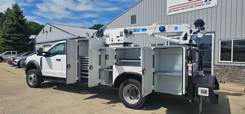 2026 Ford F-550 – Titan 38 - HC-8X - Image 3